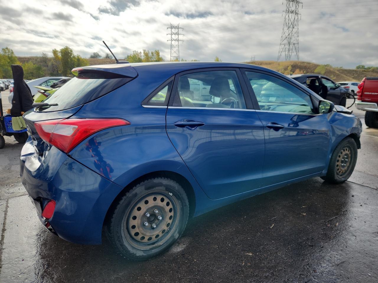 2016 Hyundai Elantra Gt Base - Image 3