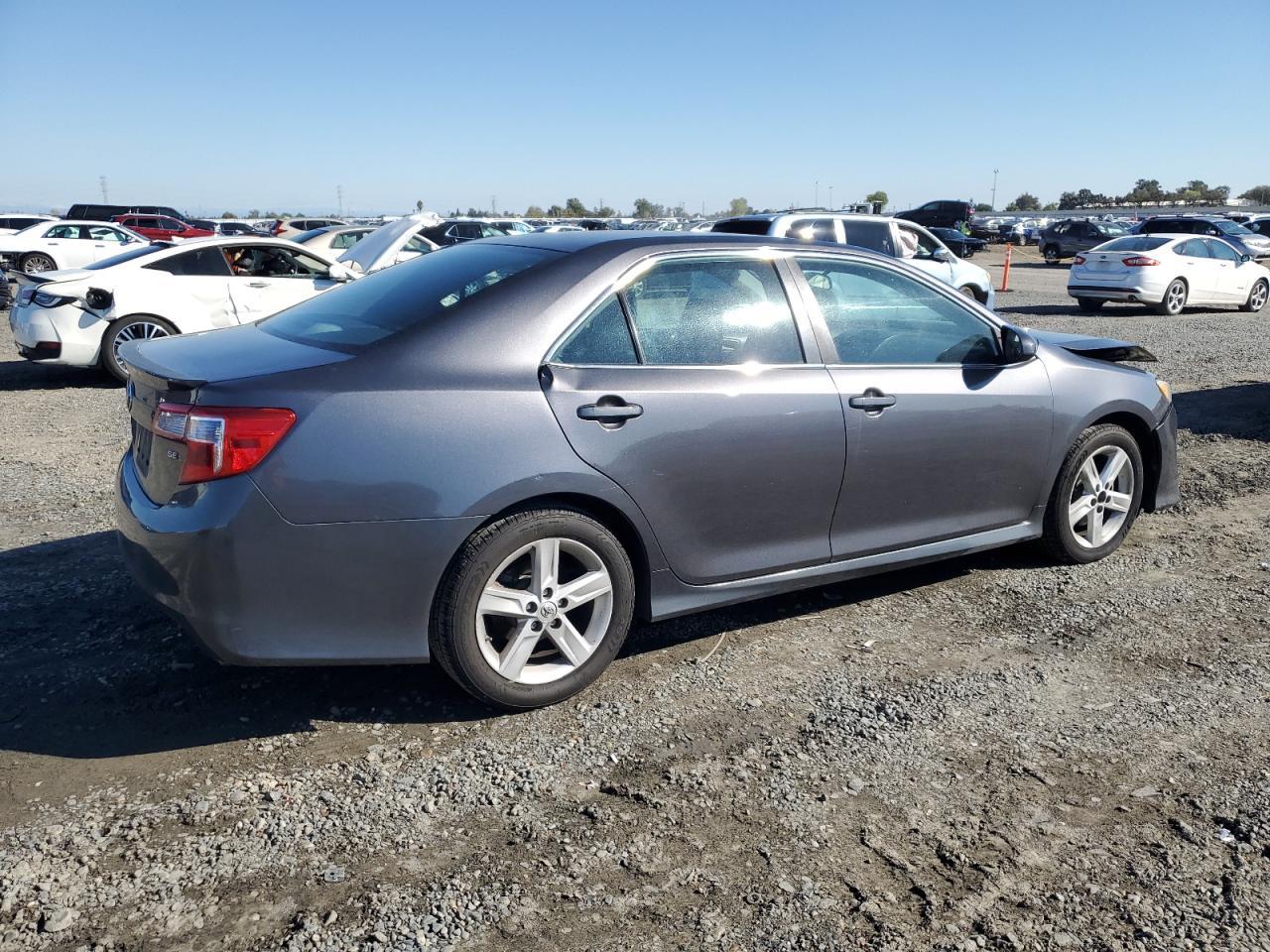 2014 Toyota Camry L - Image 3