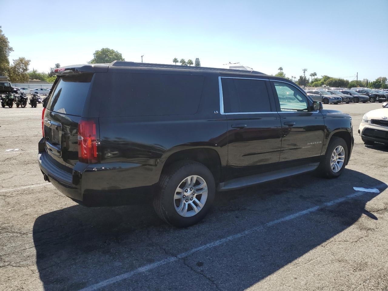 2015 Chevrolet Suburban C1500 Ls - Фото 3
