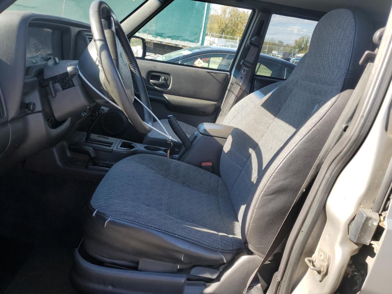 2000 Jeep Cherokee Sport - Image 7