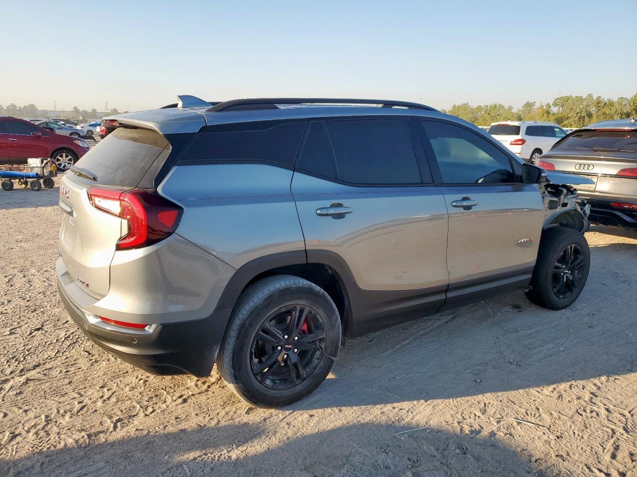 2024 GMC Terrain At4 - Фото 3