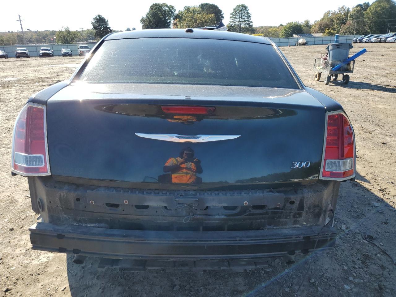 2013 Chrysler 300 - Image 6