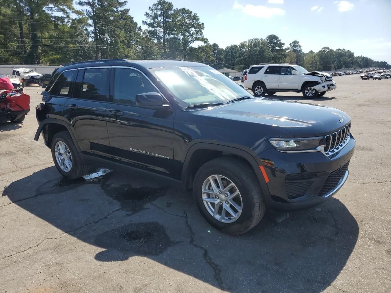 2025 Jeep Grand Cherokee Laredo - Image 4