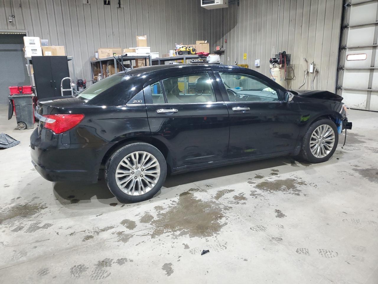 2012 Chrysler 200 Limited - Image 3