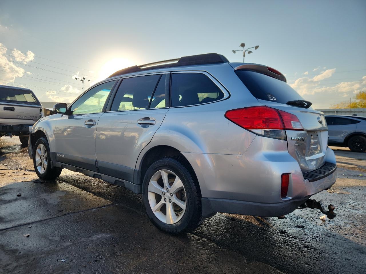 2013 Subaru Outback 2.5I Limited - Фото 2