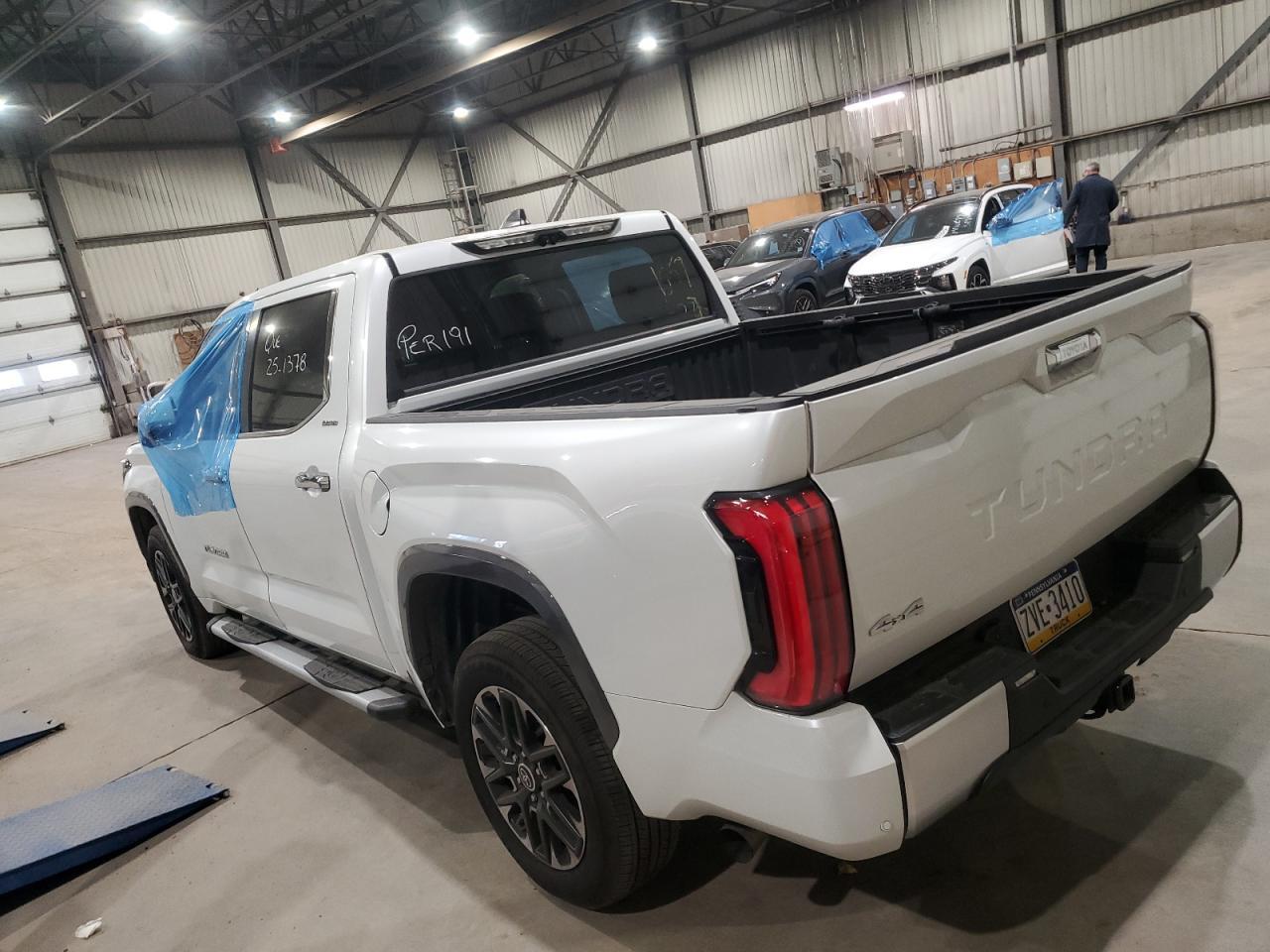 2024 Toyota Tundra Crewmax Limited - Фото 2