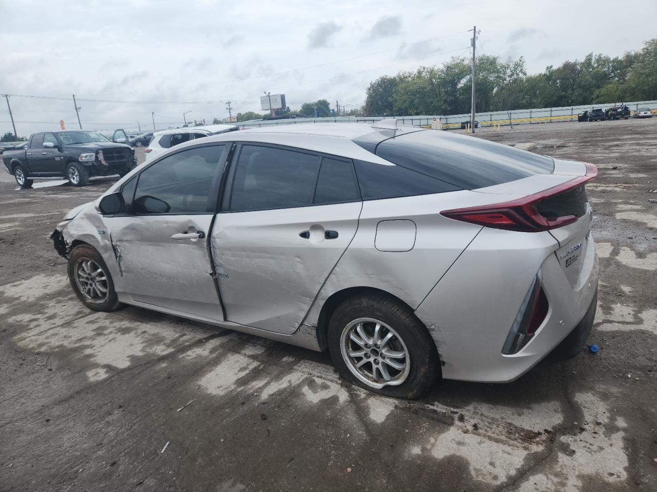 2022 Toyota Prius Prime Le - Image 2