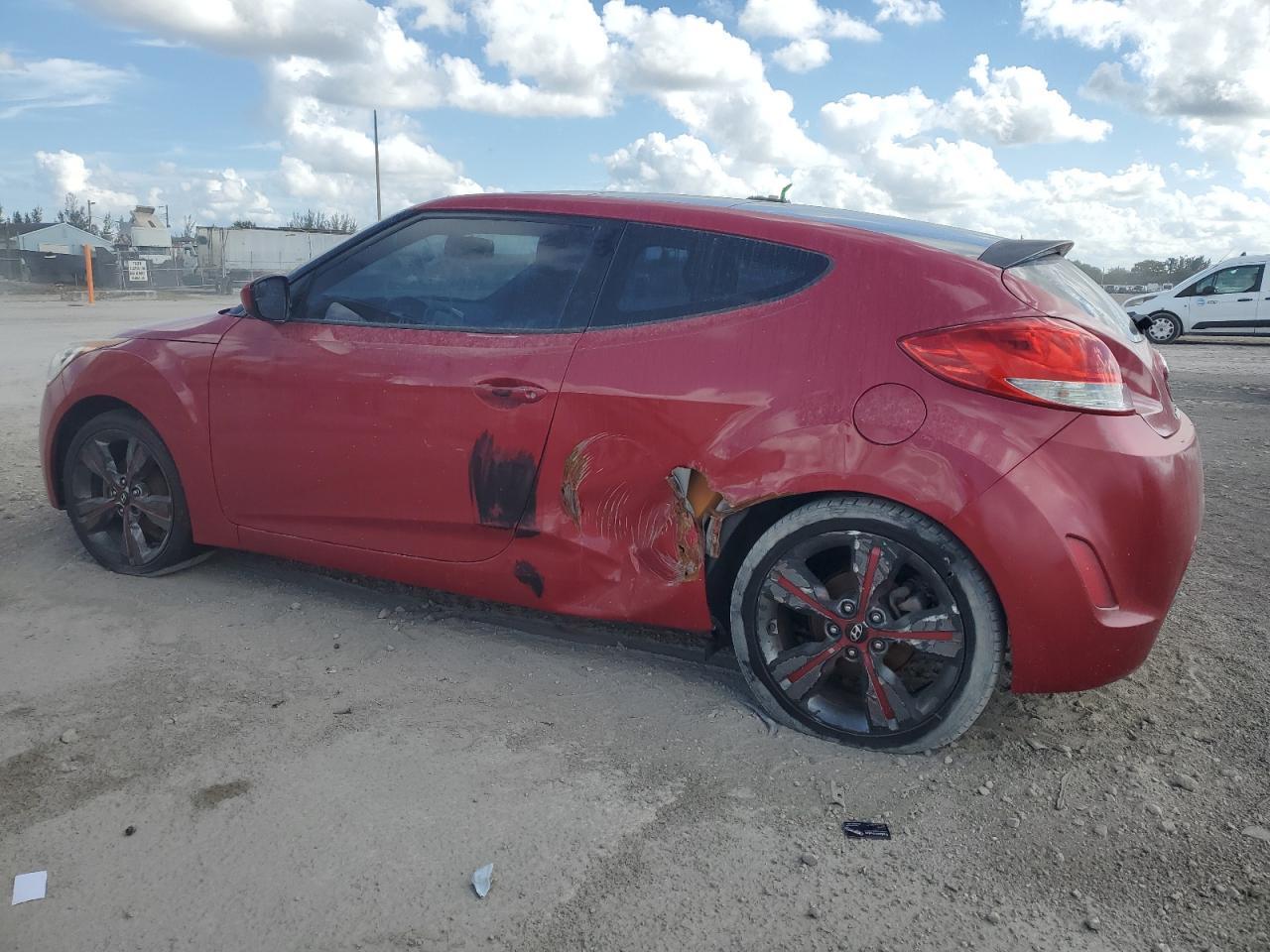 2016 Hyundai Veloster - Фото 2