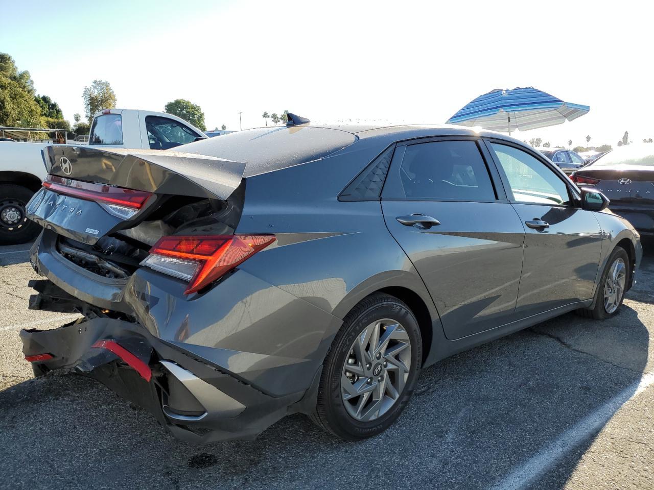 2025 Hyundai Elantra Blue - Фото 3