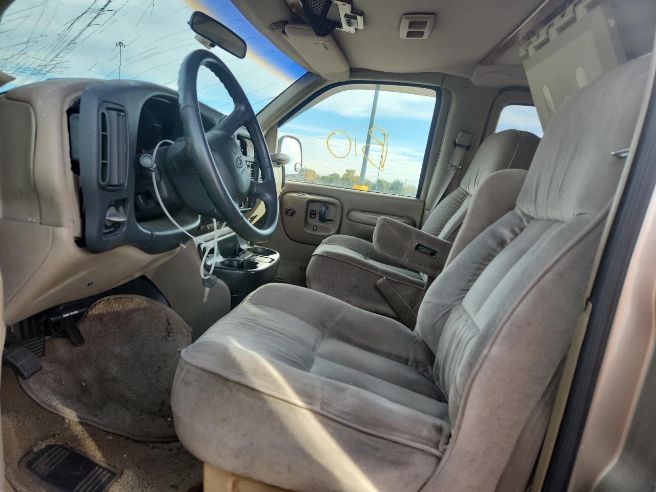 2000 Chevrolet Express G1500 - Фото 7