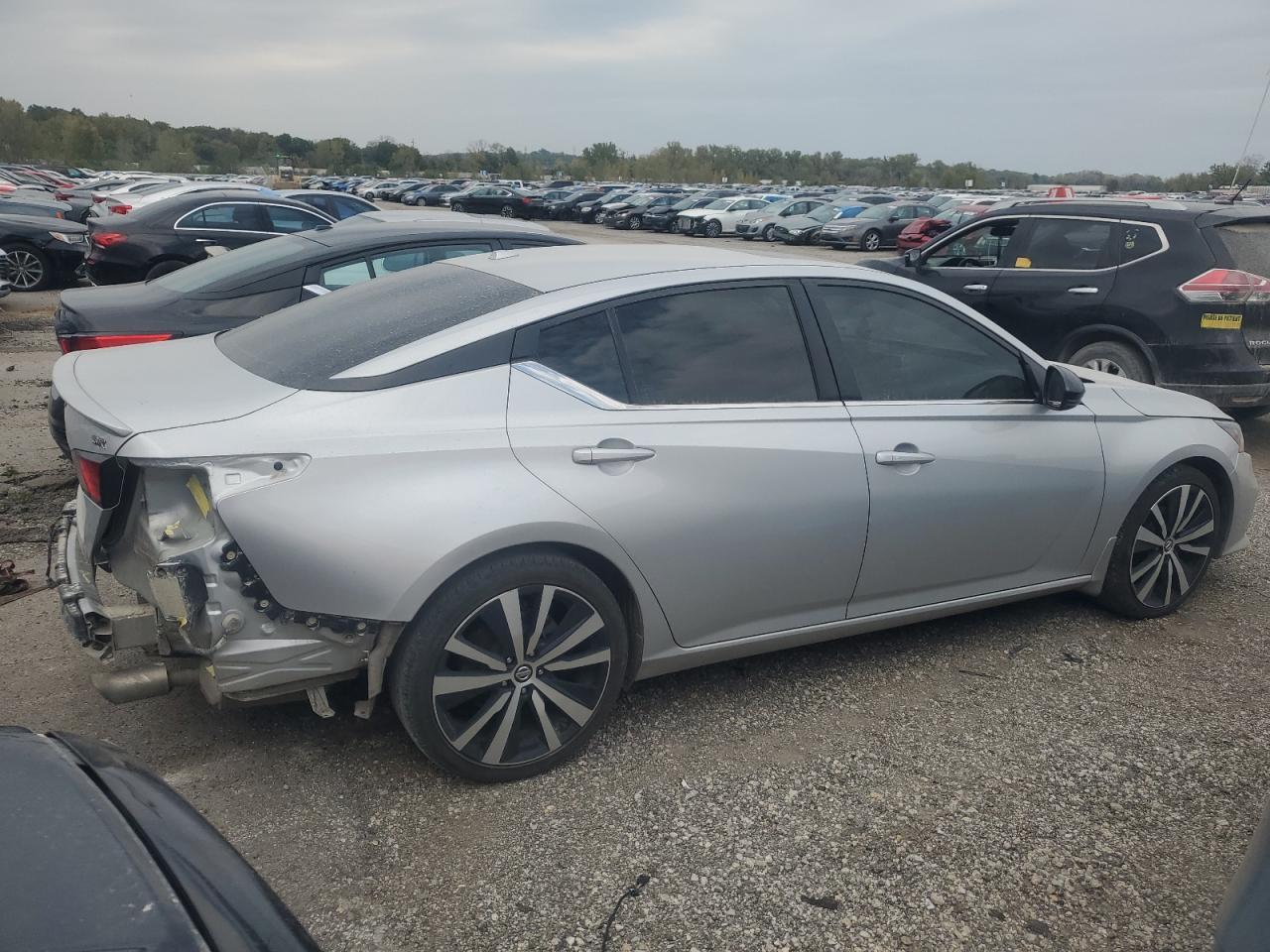 2020 Nissan Altima Sr - Фото 3