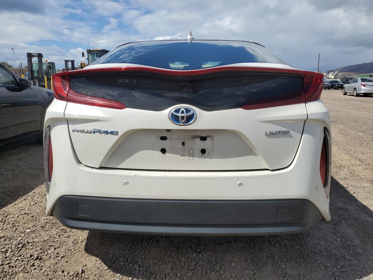 2020 Toyota Prius Prime Le - Image 6