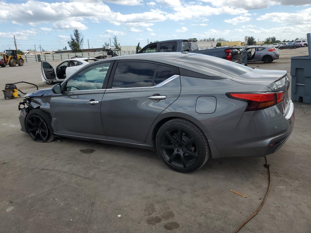 2019 Nissan Altima S - Фото 2