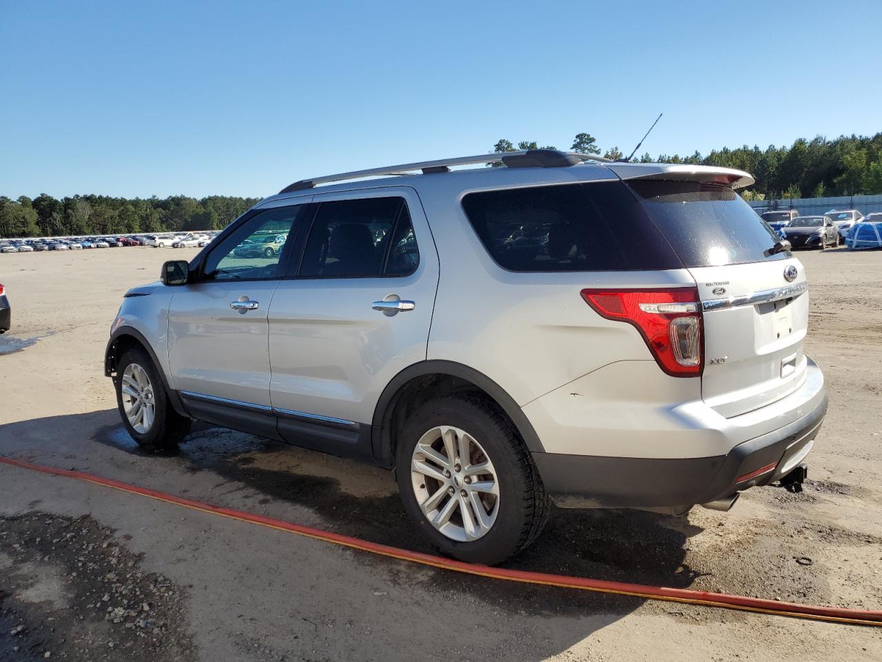 2015 Ford Explorer Xlt - Фото 2