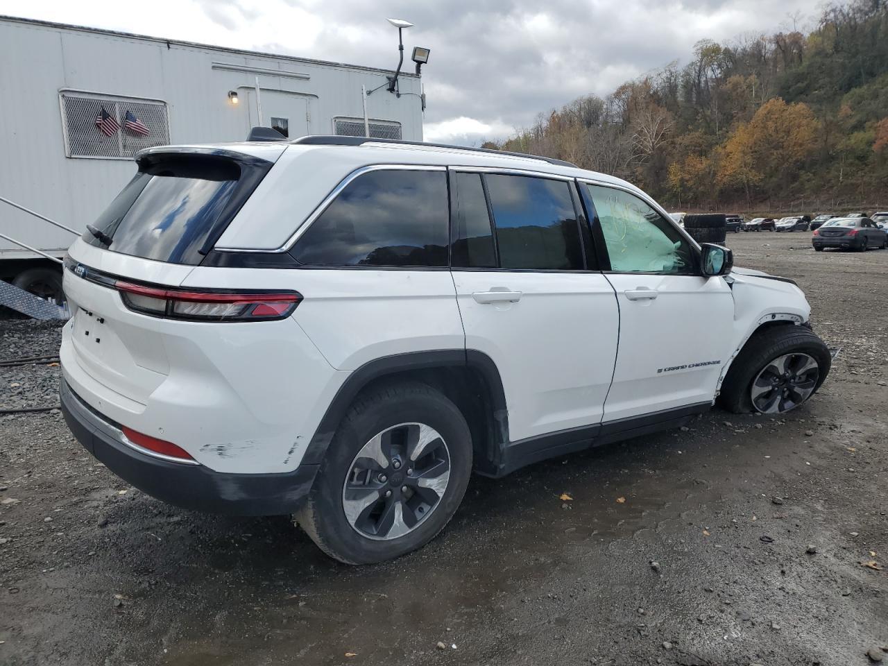 2024 Jeep Grand Cherokee Limited 4Xe - Image 3