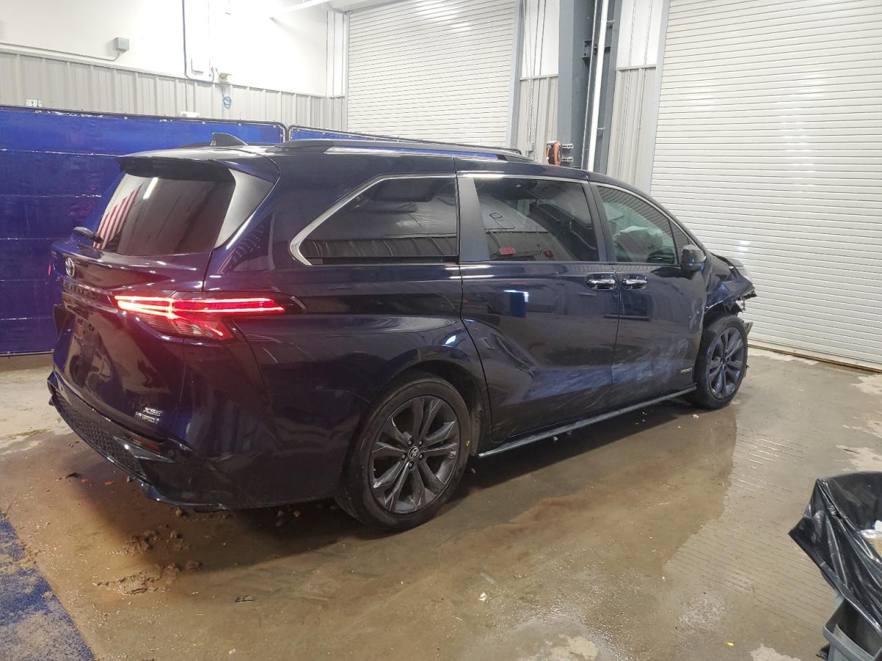 2021 Toyota Sienna Xse - Фото 3
