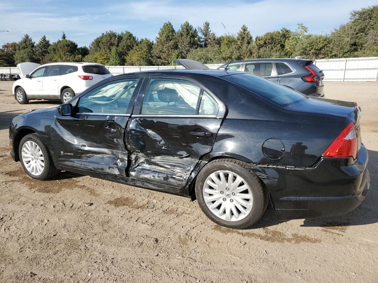 2010 Ford Fusion Hybrid - Image 2