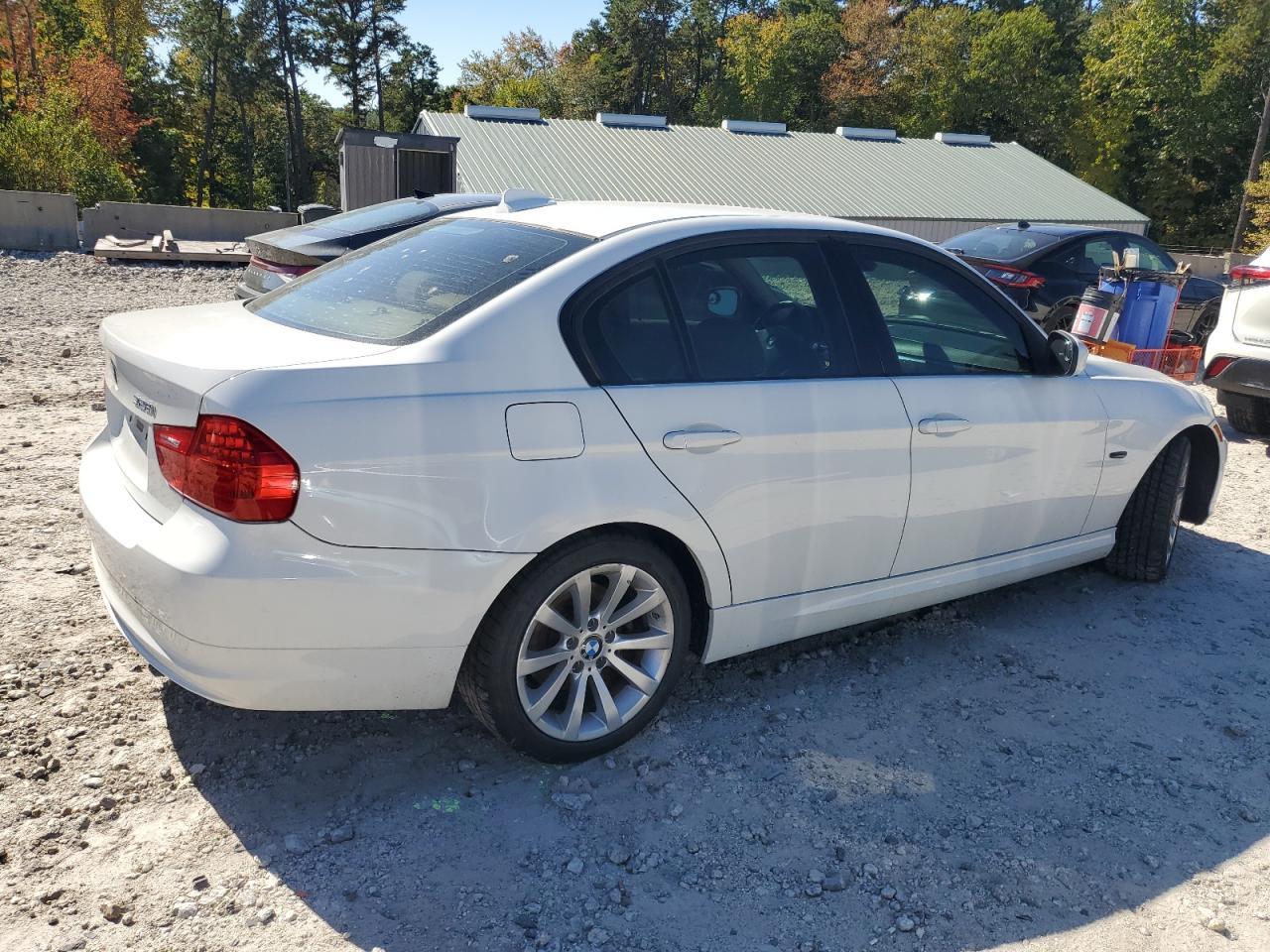 2011 BMW 328 I - Image 3