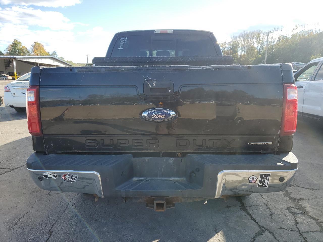 2016 Ford F-250 Lariat - Image 6