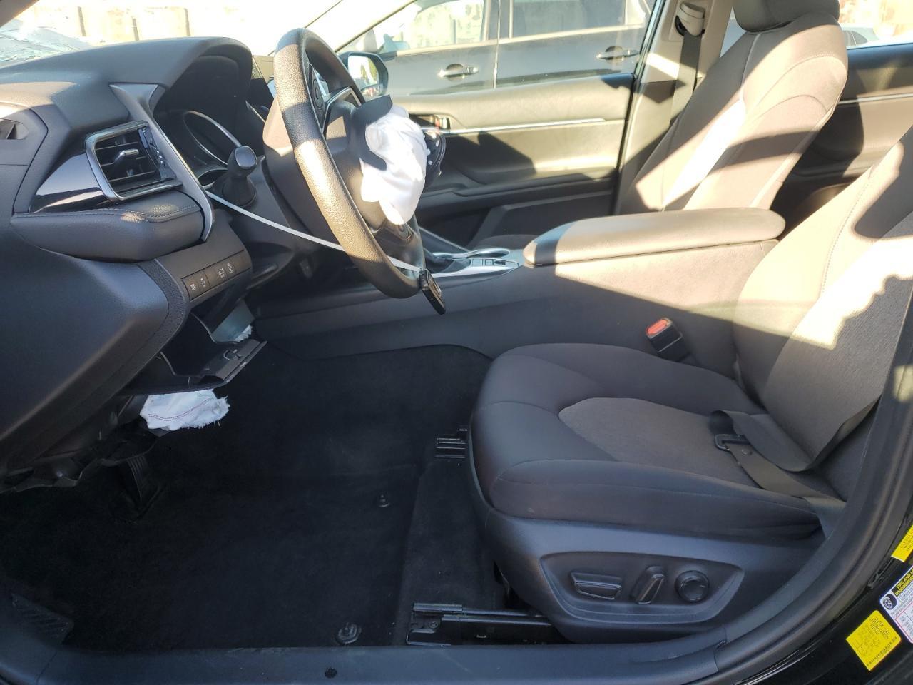 2021 Toyota Camry Le - Фото 7