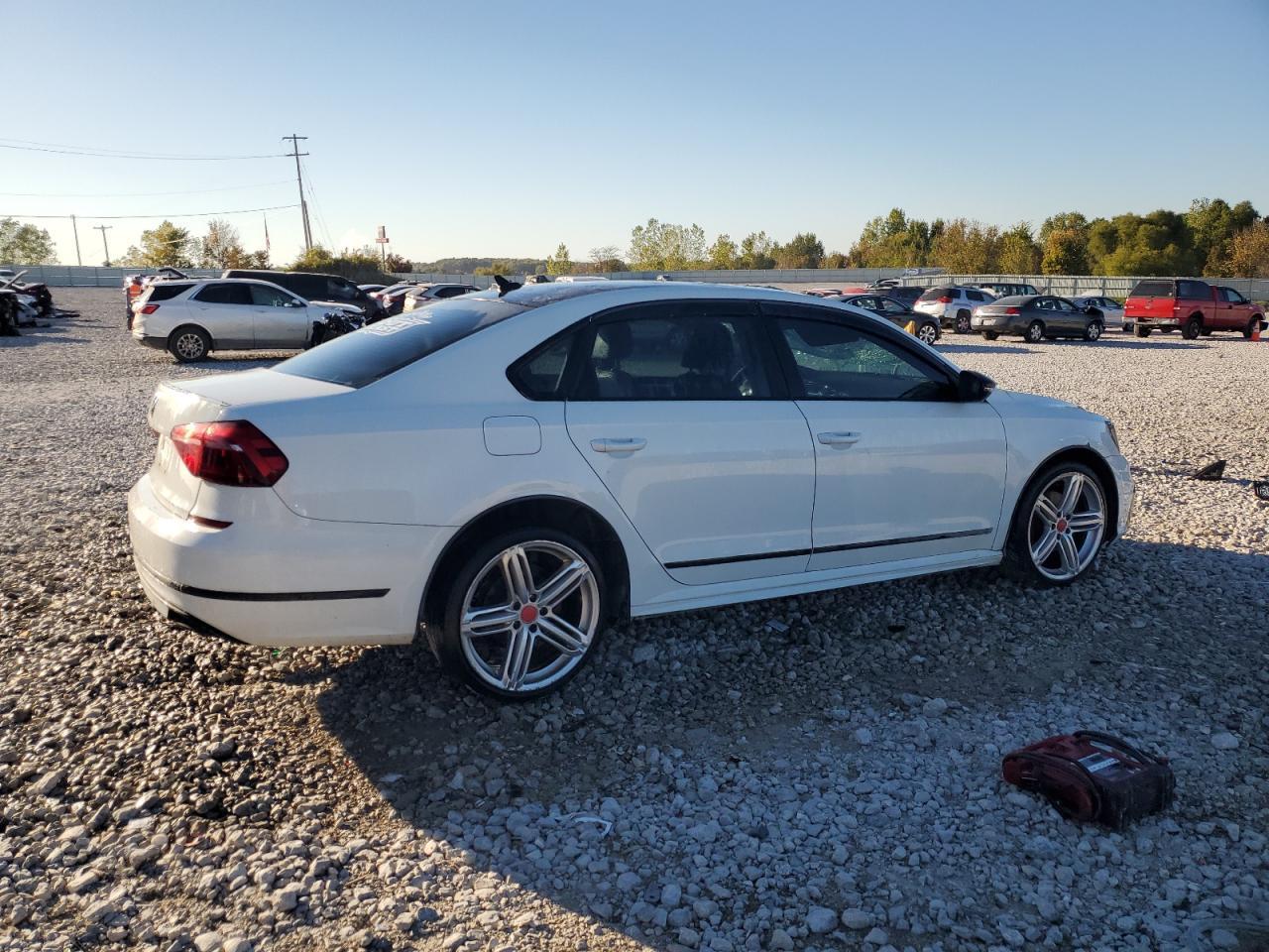 2017 Volkswagen Passat R-Line - Image 3