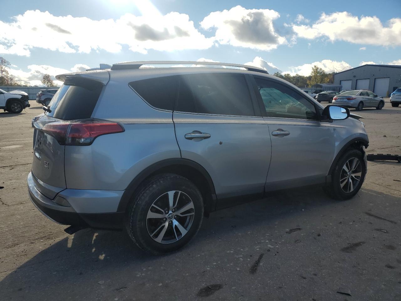 2016 Toyota Rav4 Xle - Image 3