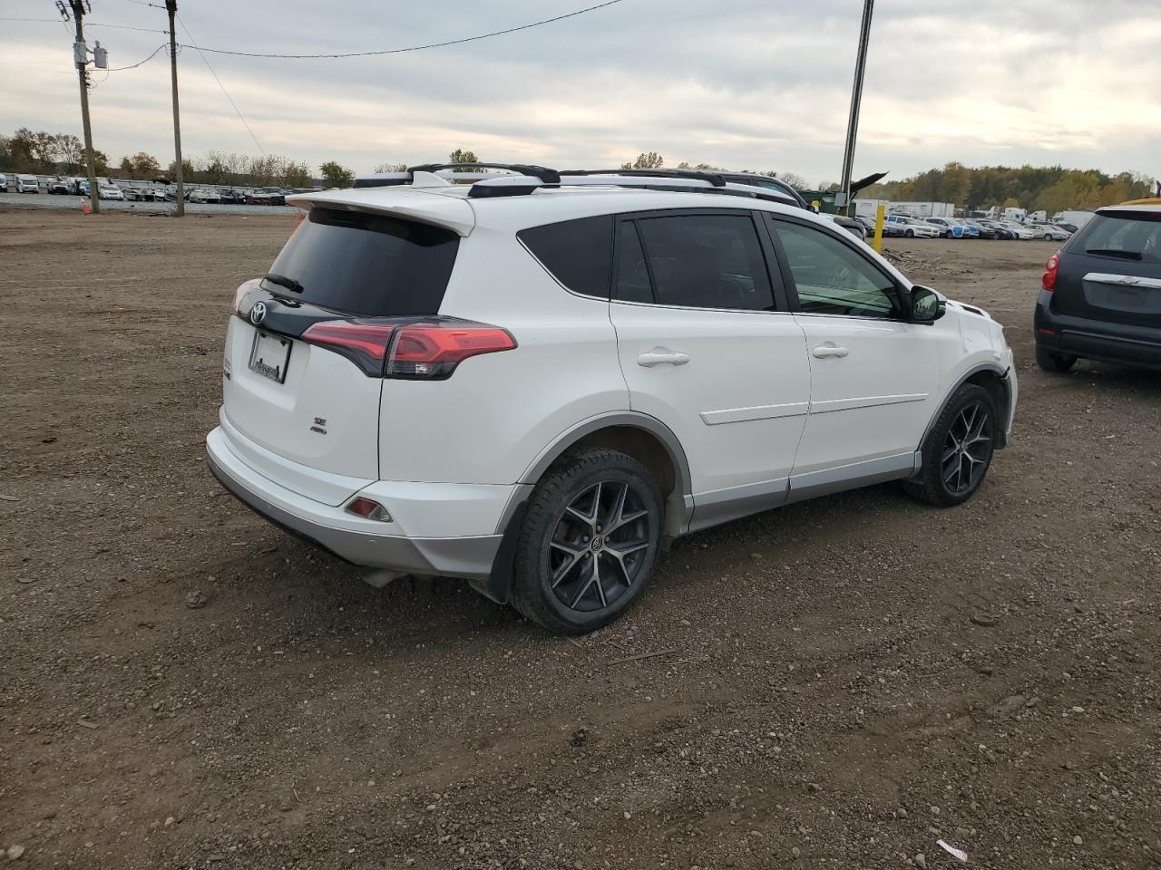 2016 Toyota Rav4 Se - Фото 3