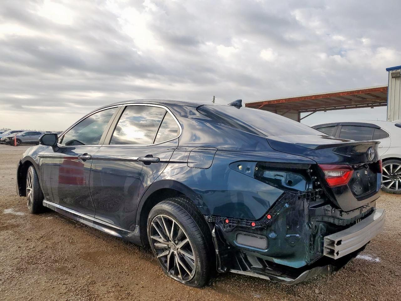 2021 Toyota Camry Se - Фото 2