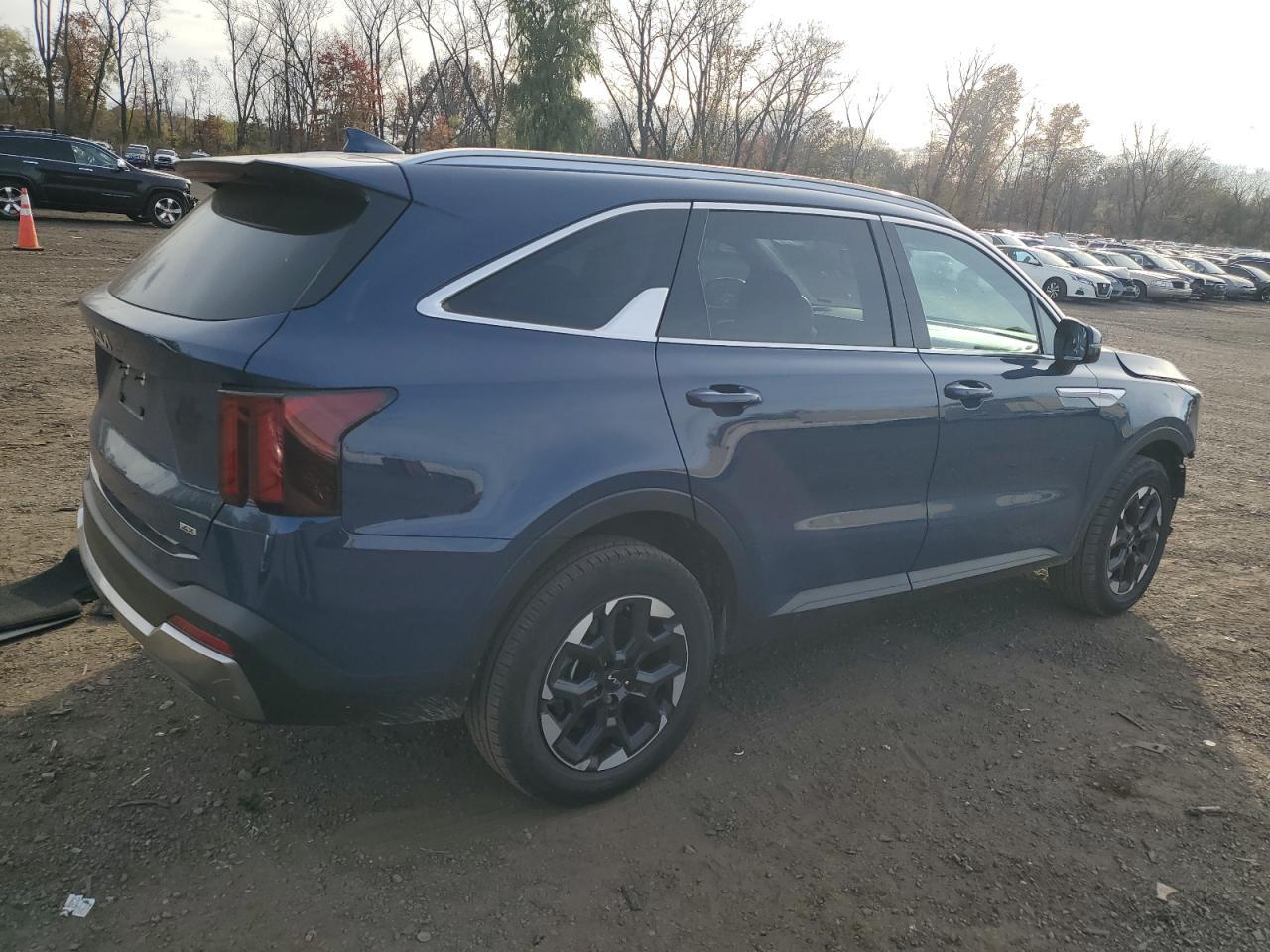 2025 Kia Sorento S - Фото 3