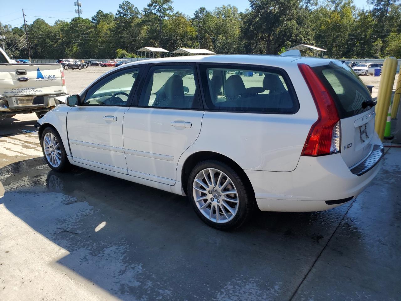2009 Volvo V50 2.4I - Image 2