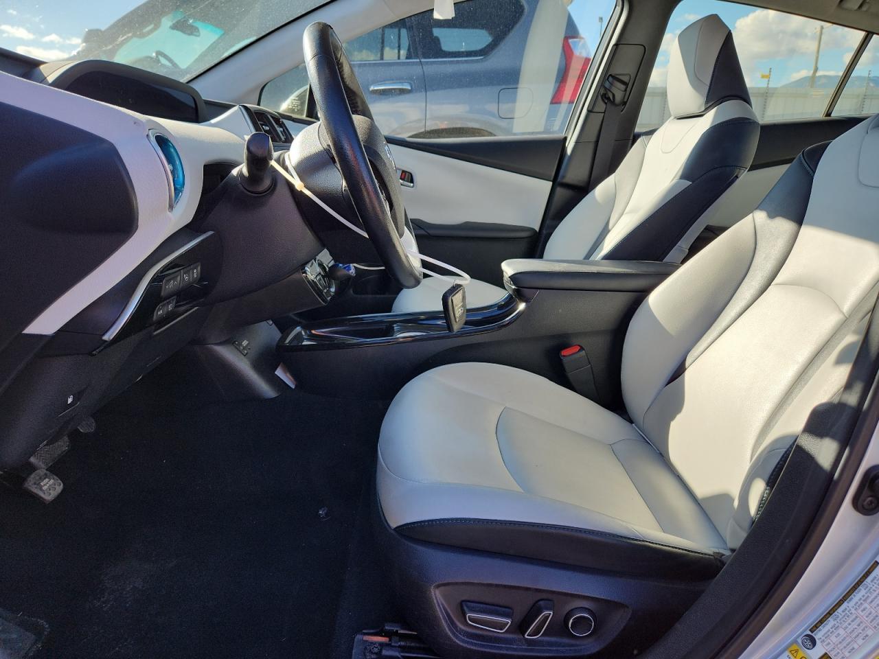 2017 Toyota Prius - Image 7