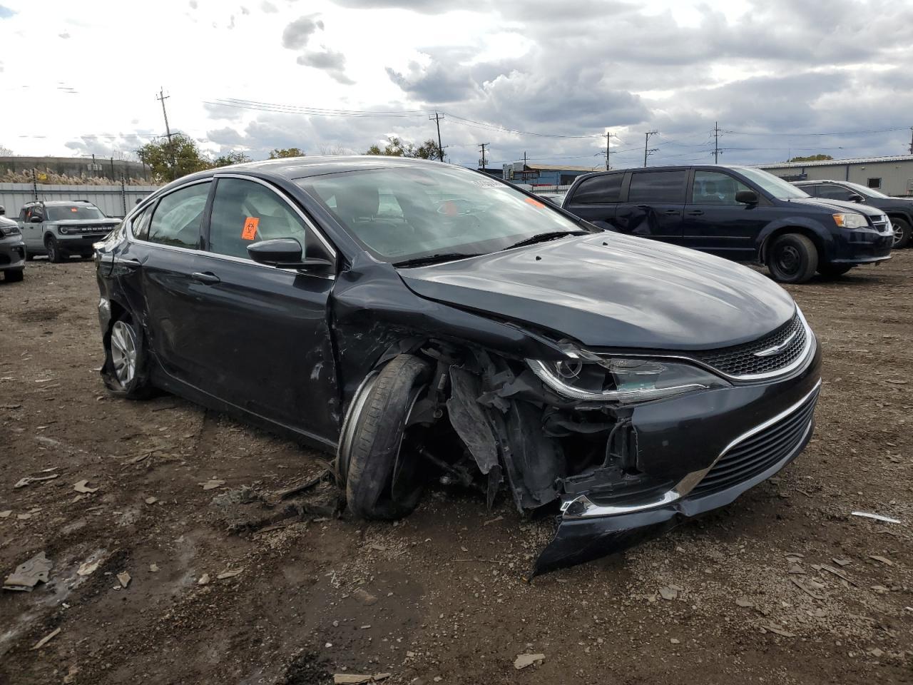 2017 Chrysler 200 Limited - Image 4