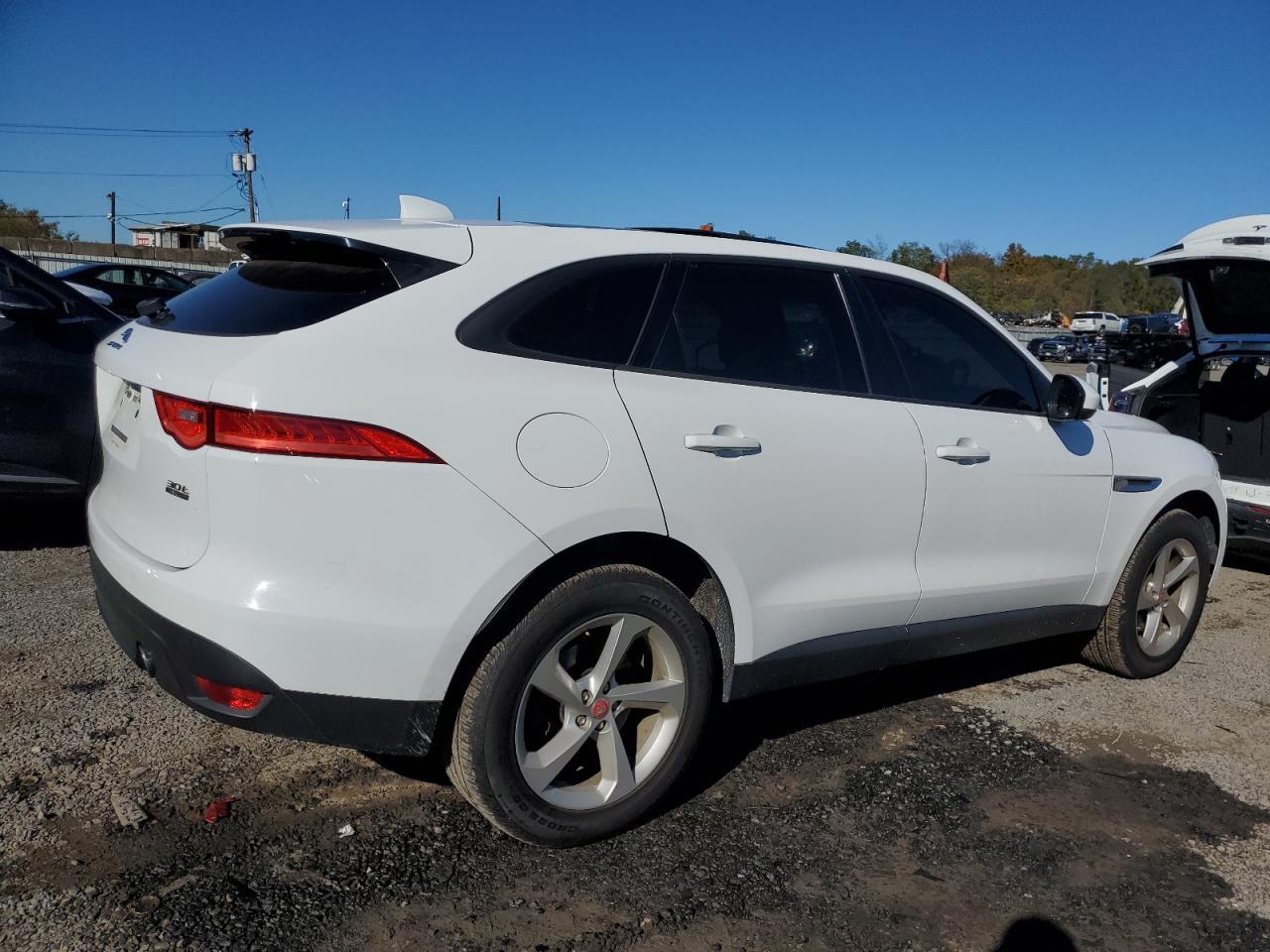 2018 Jaguar F-Pace Premium - Image 3