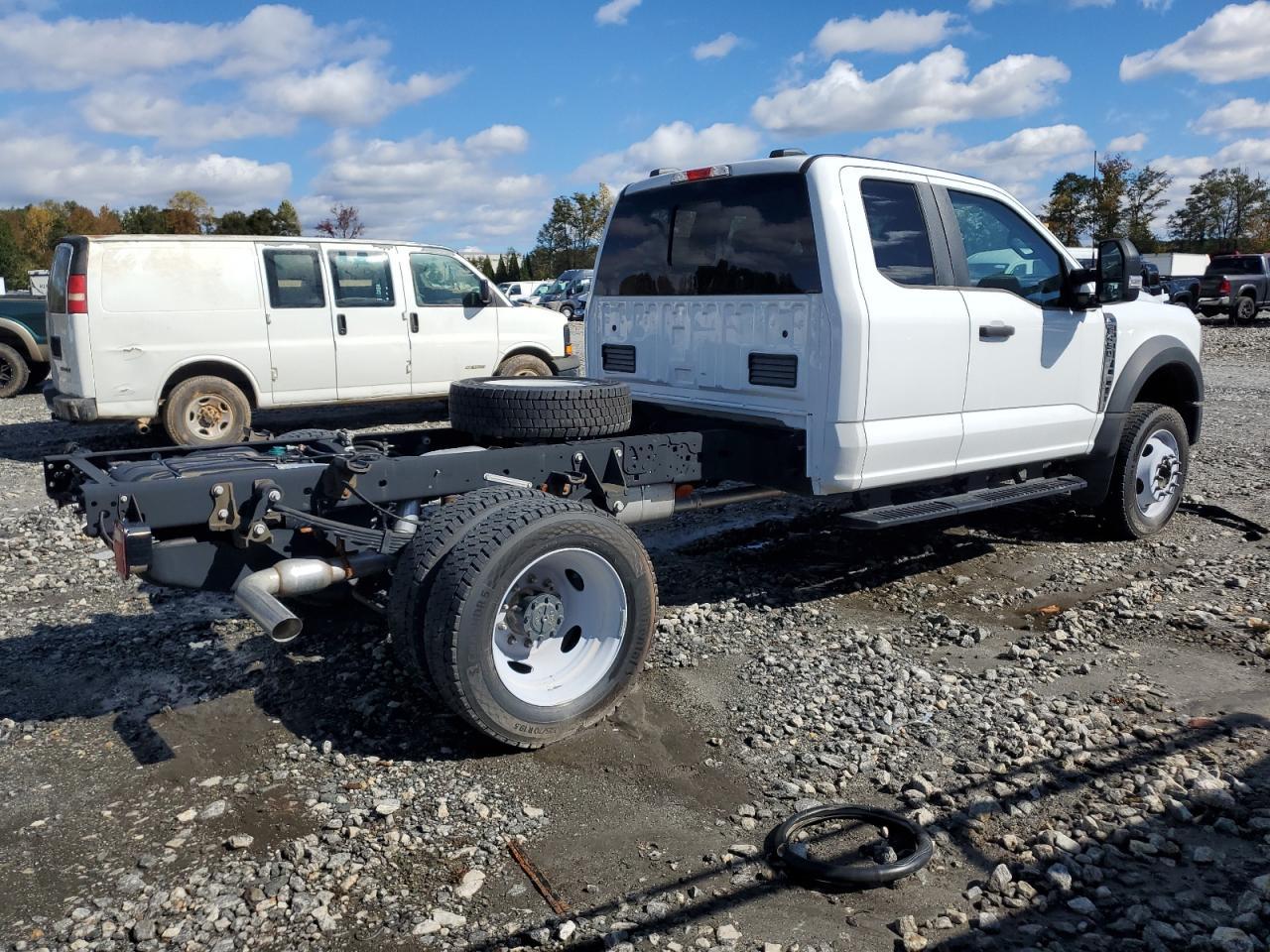 2024 Ford F450 Xl Truck Cab And Chassis - Image 3