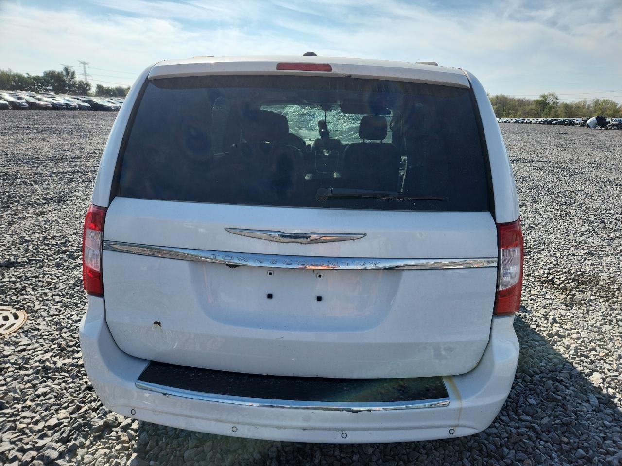 2014 Chrysler Town & Country Touring L - Image 6