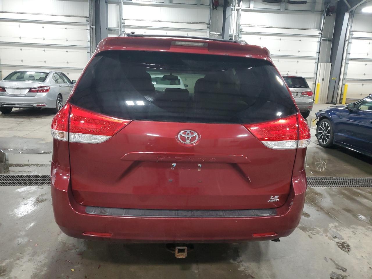 2011 Toyota Sienna Le - Фото 6