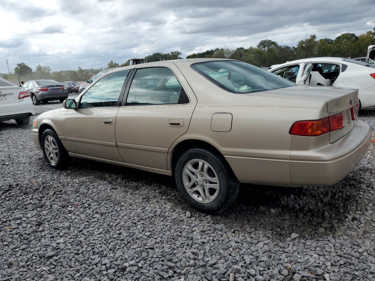 2000 Toyota Camry Le - Image 2