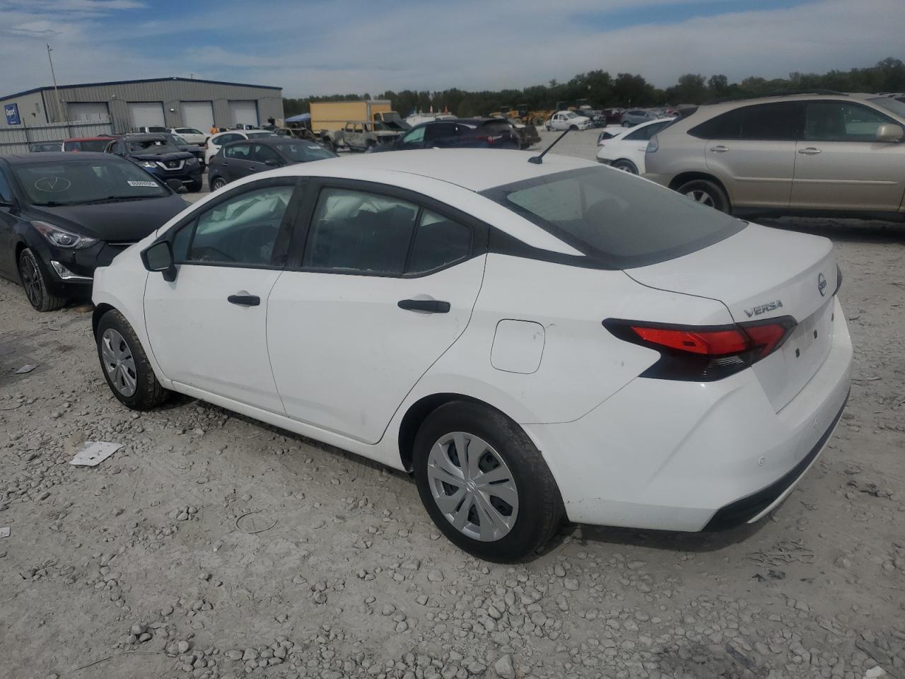 2023 Nissan Versa S - Фото 2