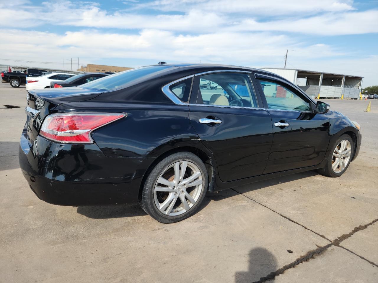 2014 Nissan Altima 3.5 S - Image 3