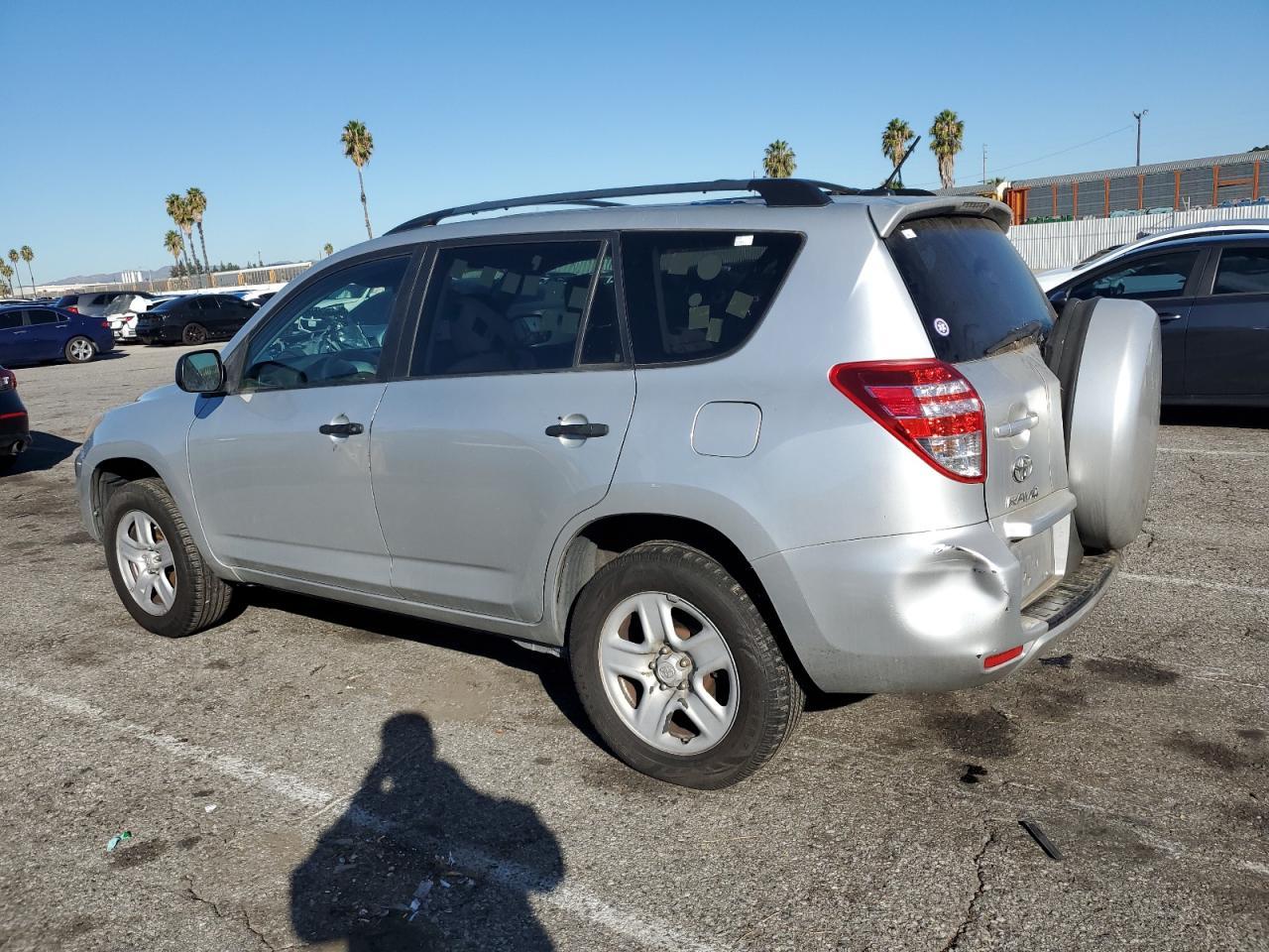 2011 Toyota Rav4 Base - Фото 2