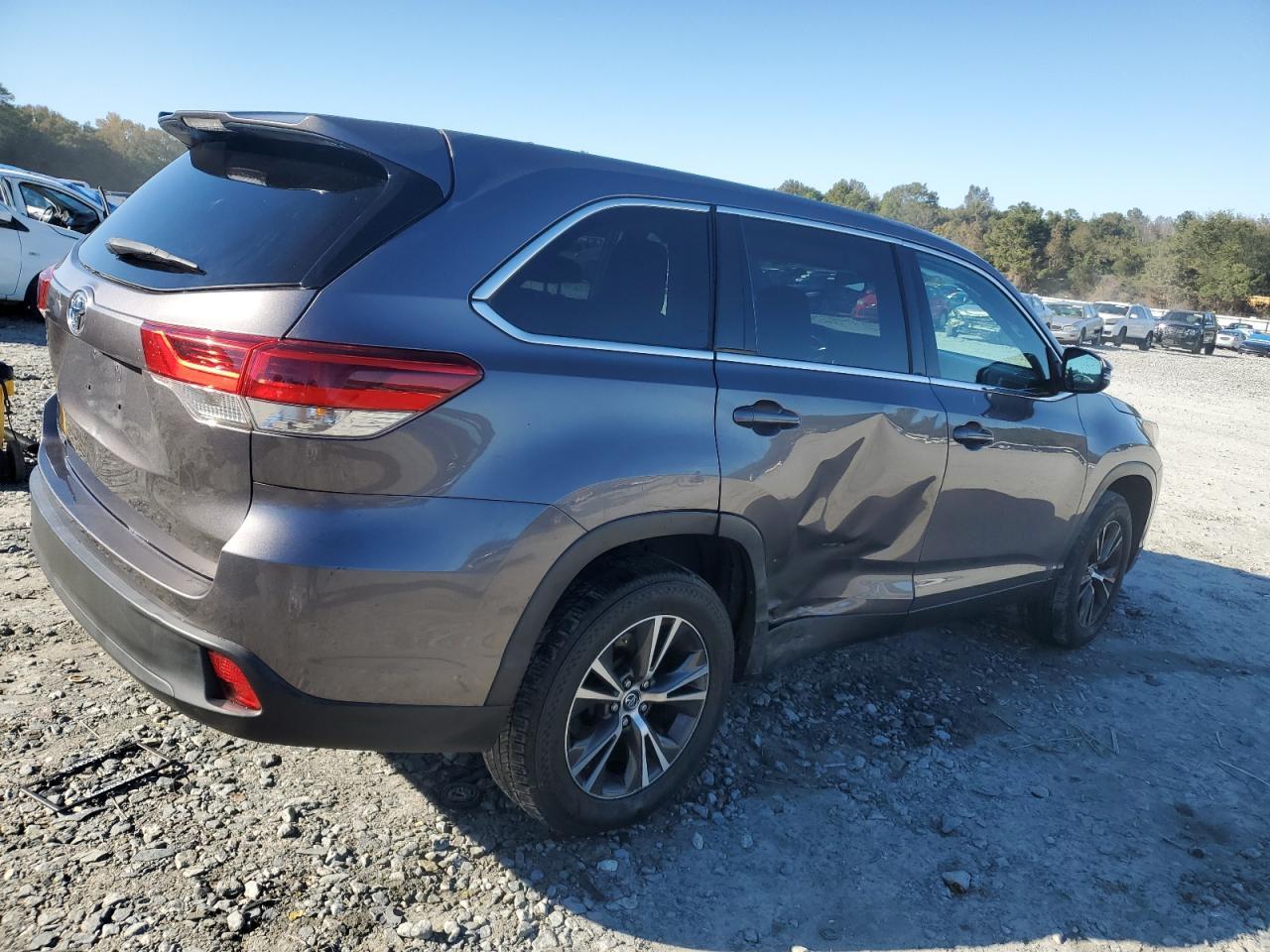 2019 Toyota Highlander Le - Фото 3