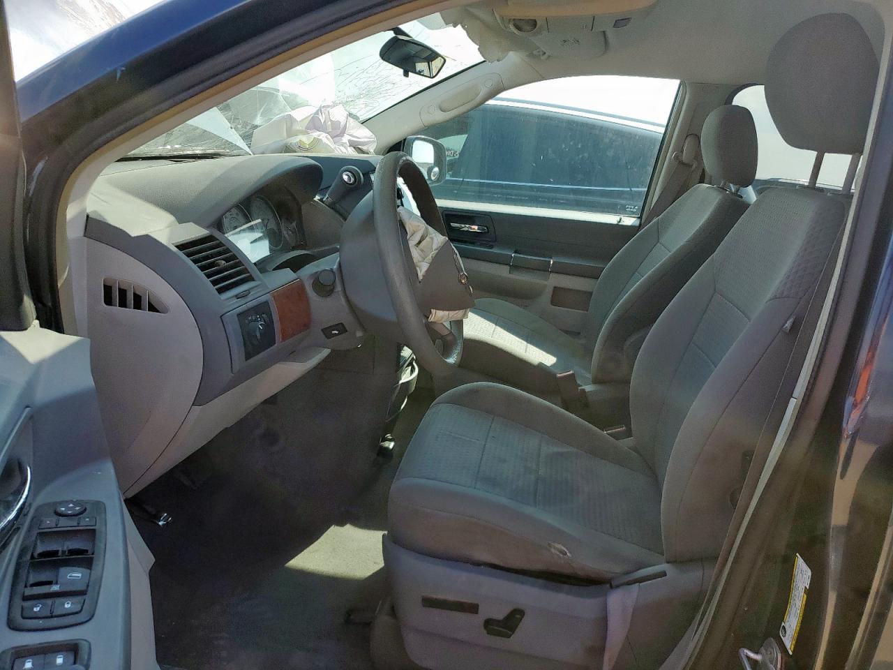 2008 Chrysler Town & Country Lx - Фото 7