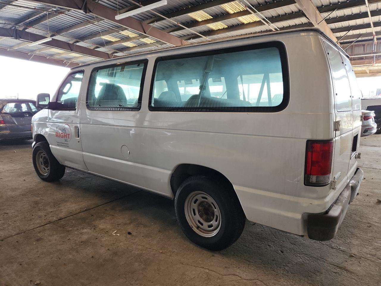 2006 Ford Econoline E150 Wagon - Фото 2