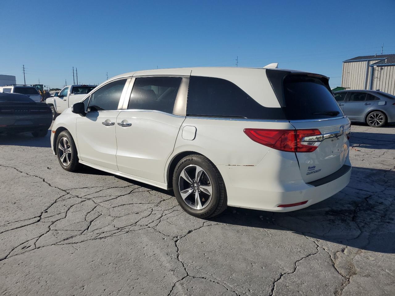 2019 Honda Odyssey Touring - Фото 2