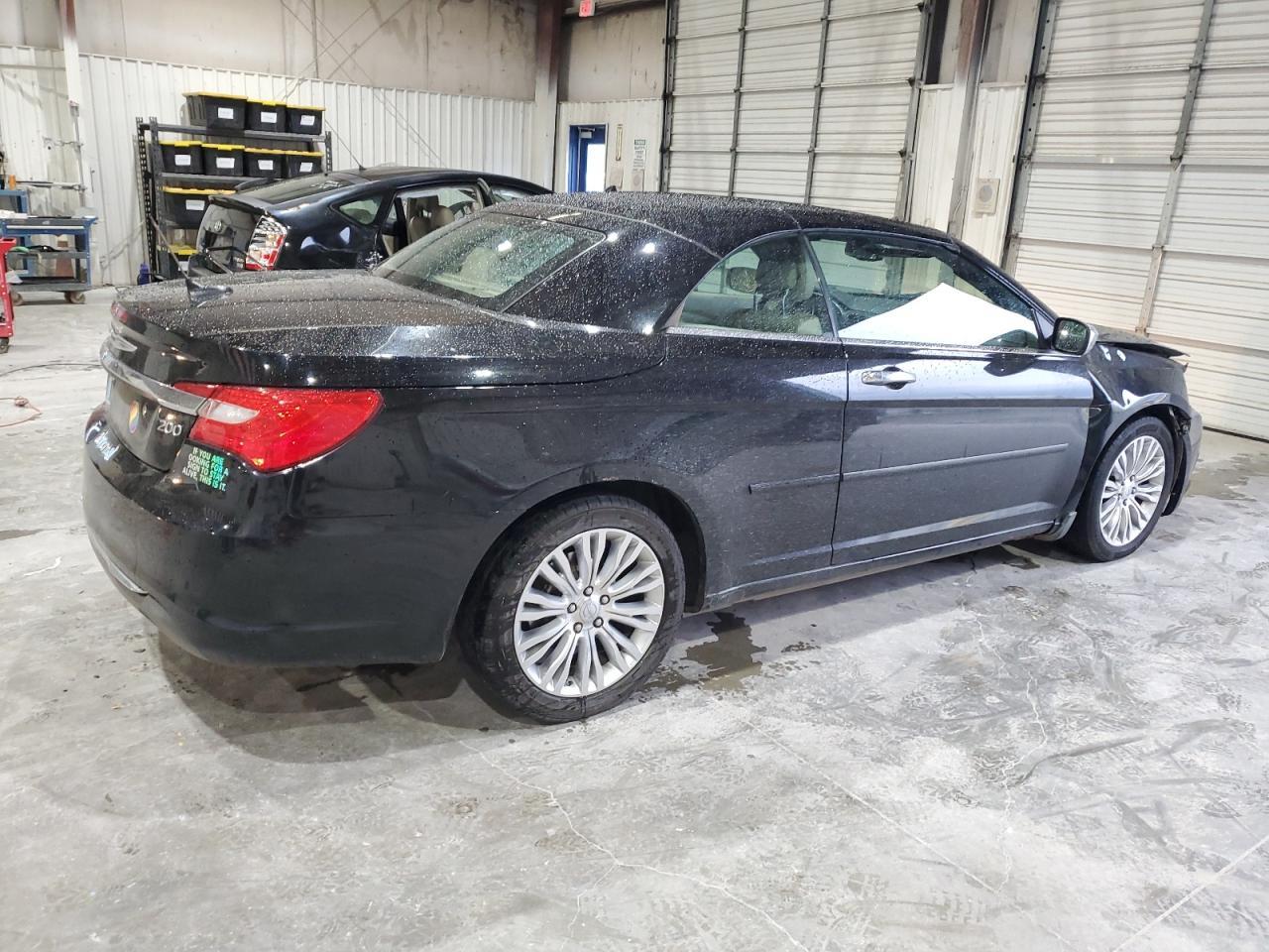 2012 Chrysler 200 Limited - Фото 3