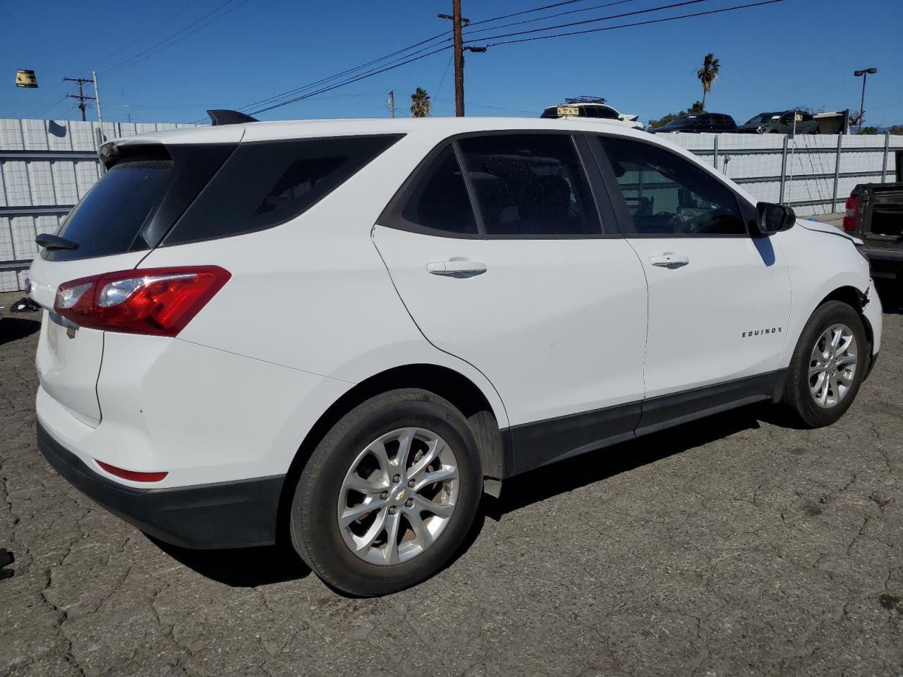 2020 Chevrolet Equinox Ls - Фото 3
