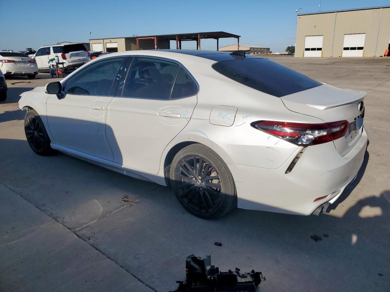 2021 Toyota Camry Xse - Фото 2