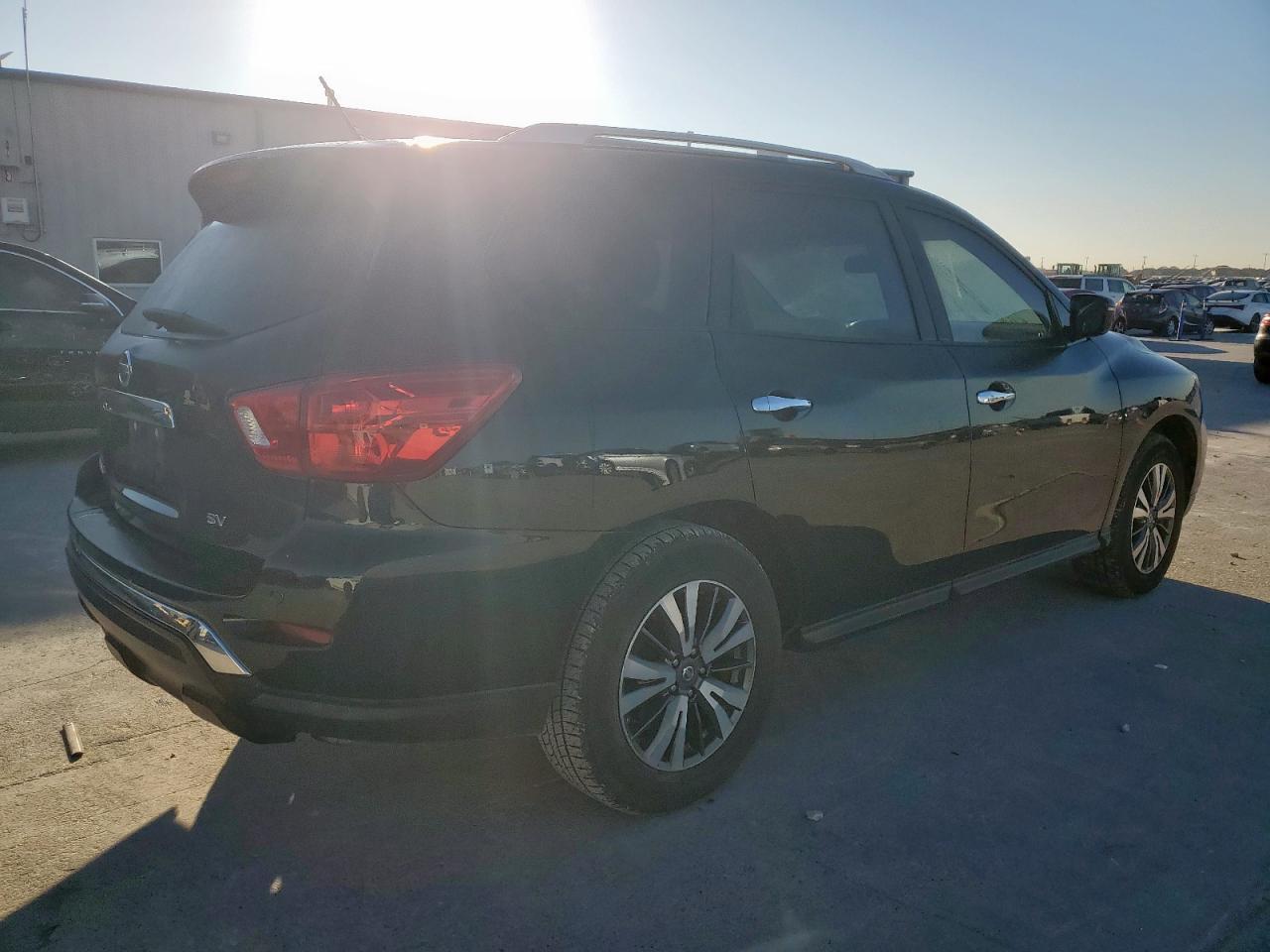 2017 Nissan Pathfinder S - Image 3