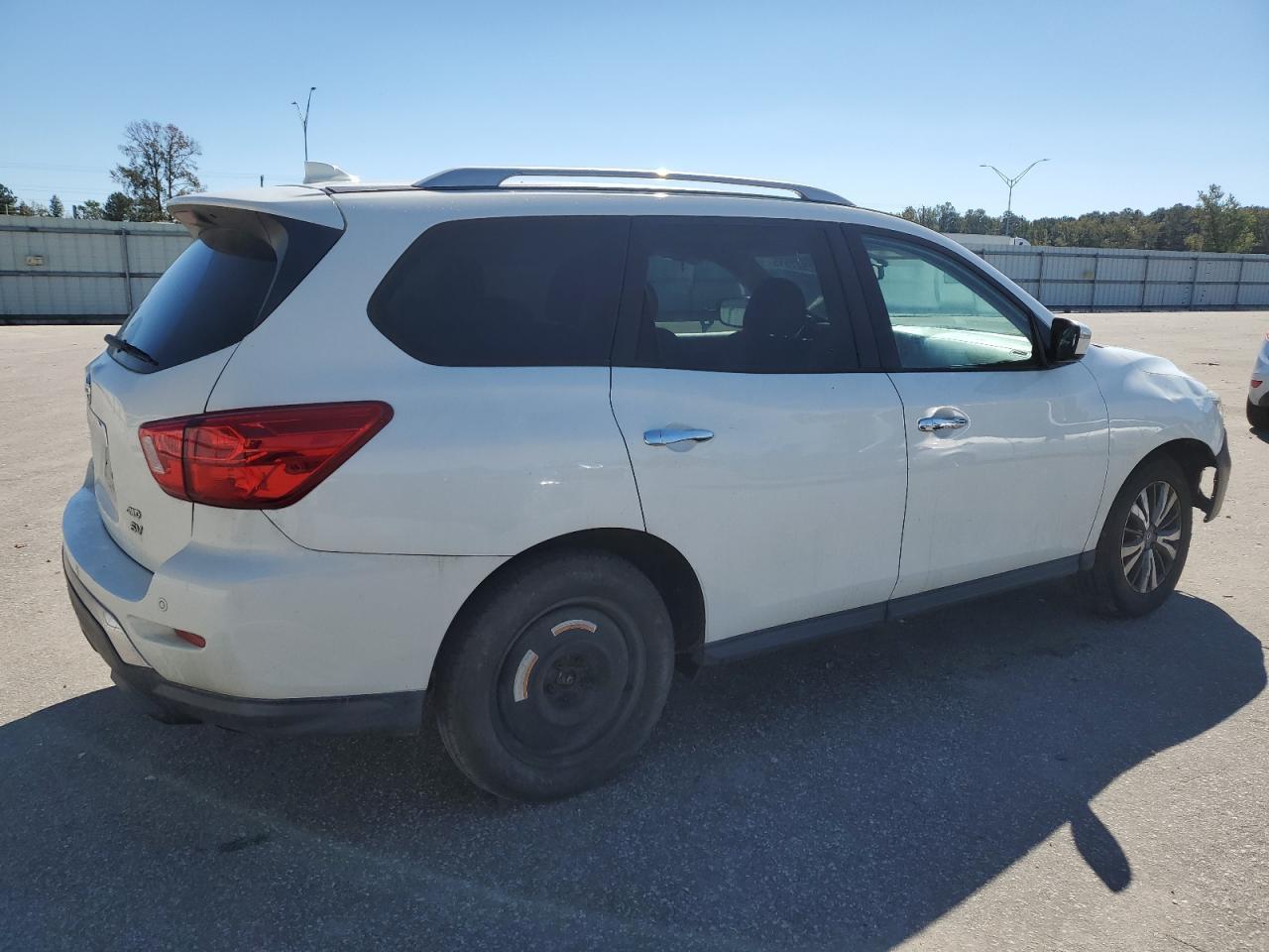 2020 Nissan Pathfinder Sv - Image 3