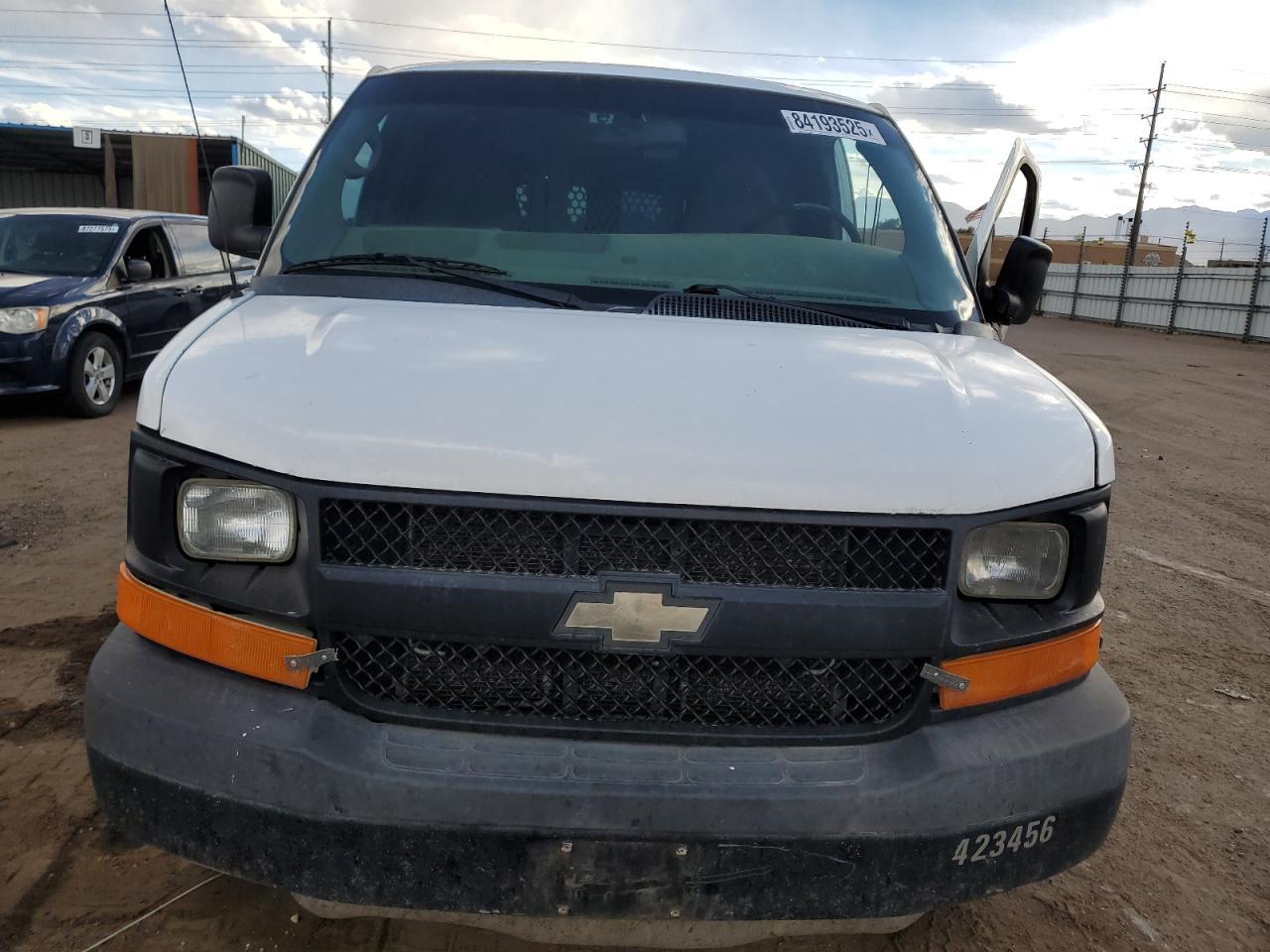 2015 Chevrolet Express 3500 Delivery Van - Image 5